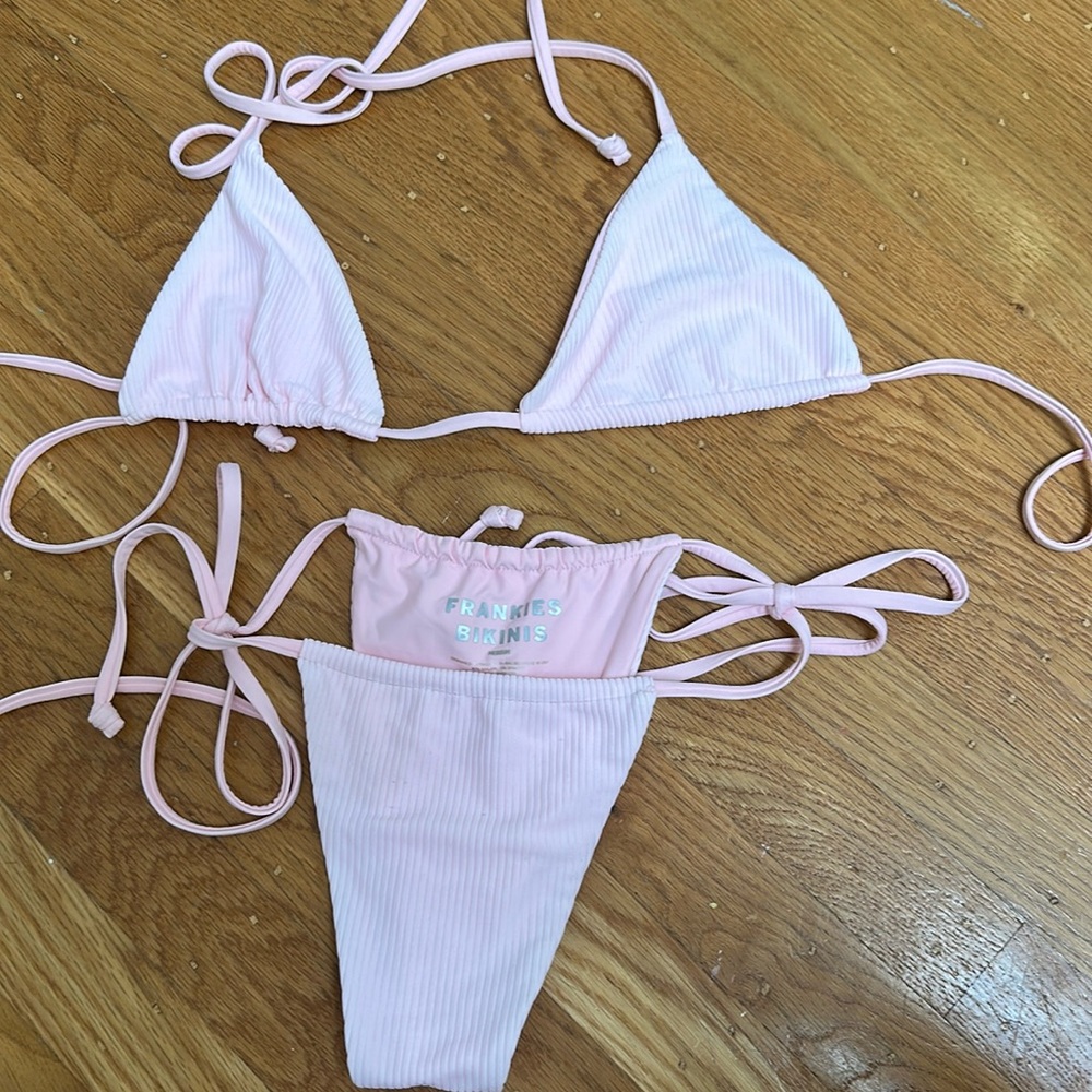 Frankie’s Bikini Pink Ribbed Set